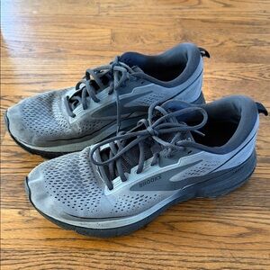 Brooks Men’s Gray Athletic Running Shoes